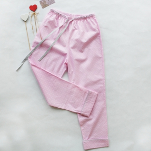 Пижамные брюки белый горошек на розовом фоне