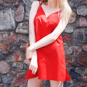 Мини платье-сарафан красного цвета