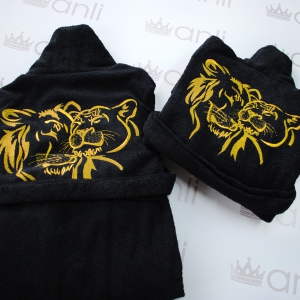 Женский махровый халат с вышивкой льва и львицы