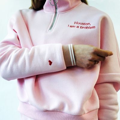 Розовый свитшот с воротником-стойкой на молнии "Houston i'm problem"