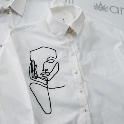 Классическая рубашка свободного кроя белого цвета с вышивкой