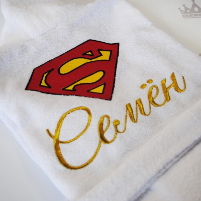 Мужской махровый халат с вышивкой значка супермена и имени