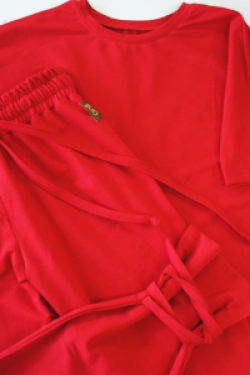 Прямые брюки с лентами красного цвета